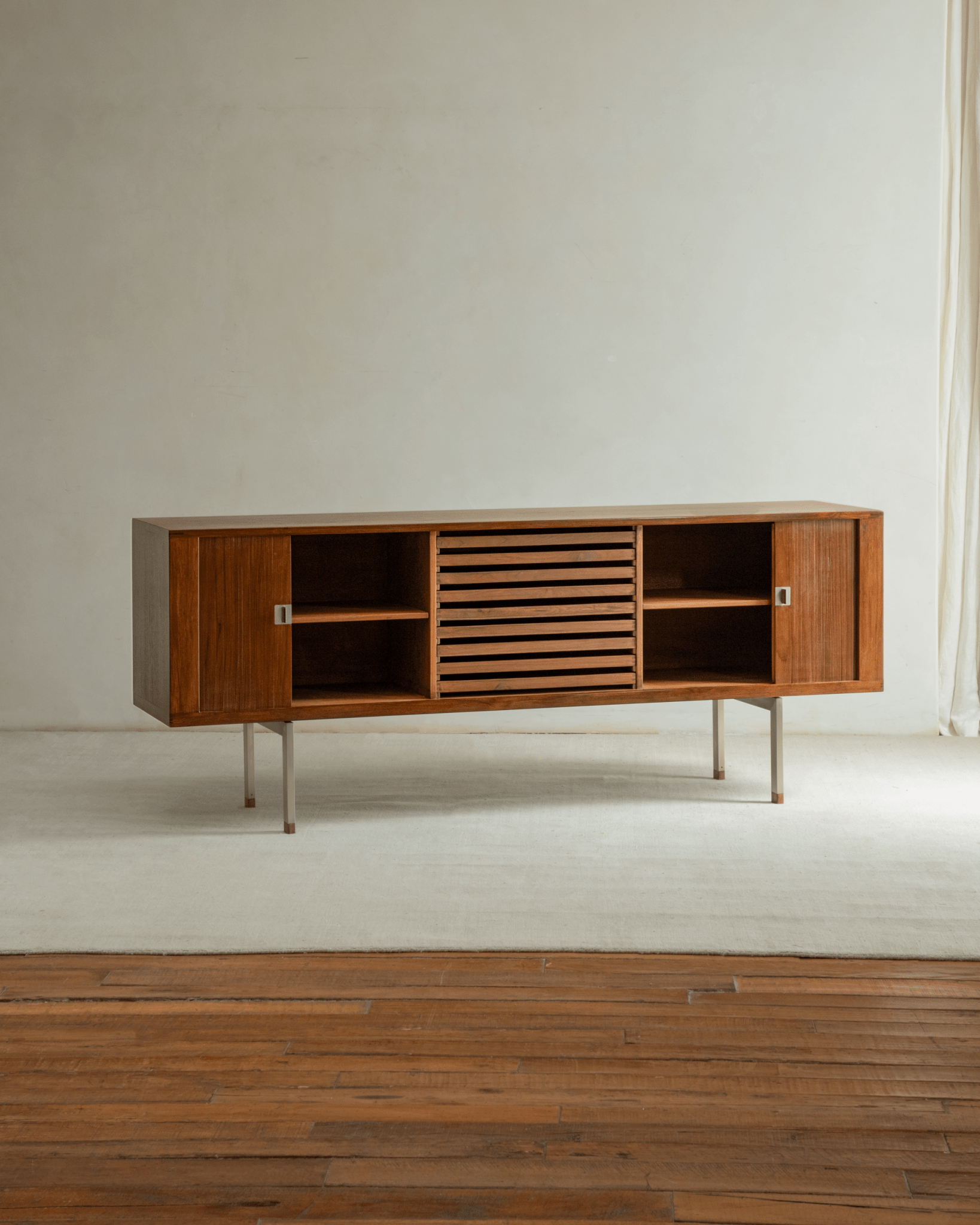 Martin Credenza