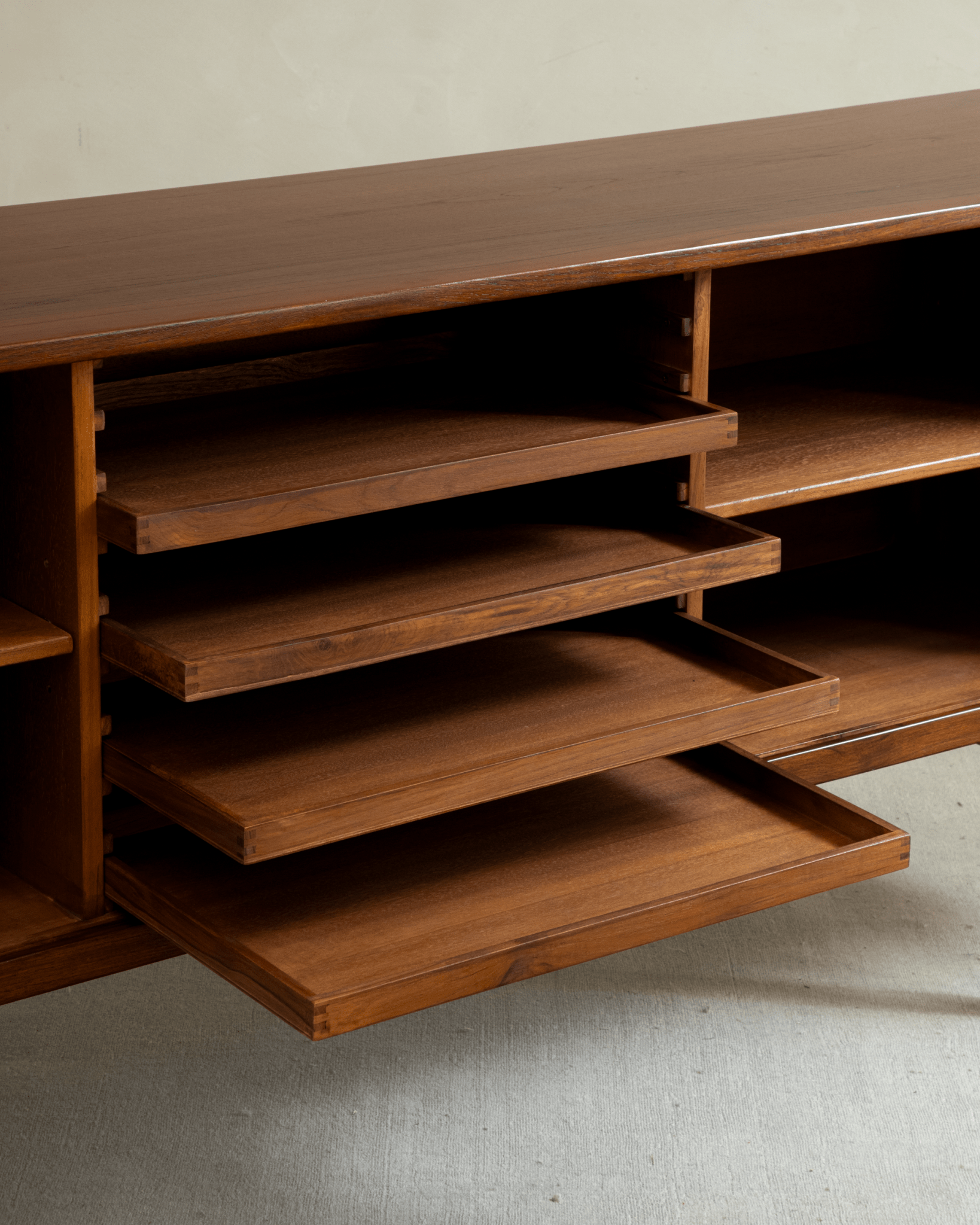 Martin Credenza